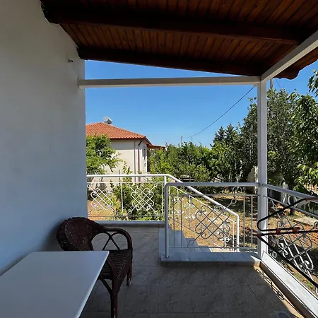 Semesterbostad Maria's House With Garden Sozopoli
